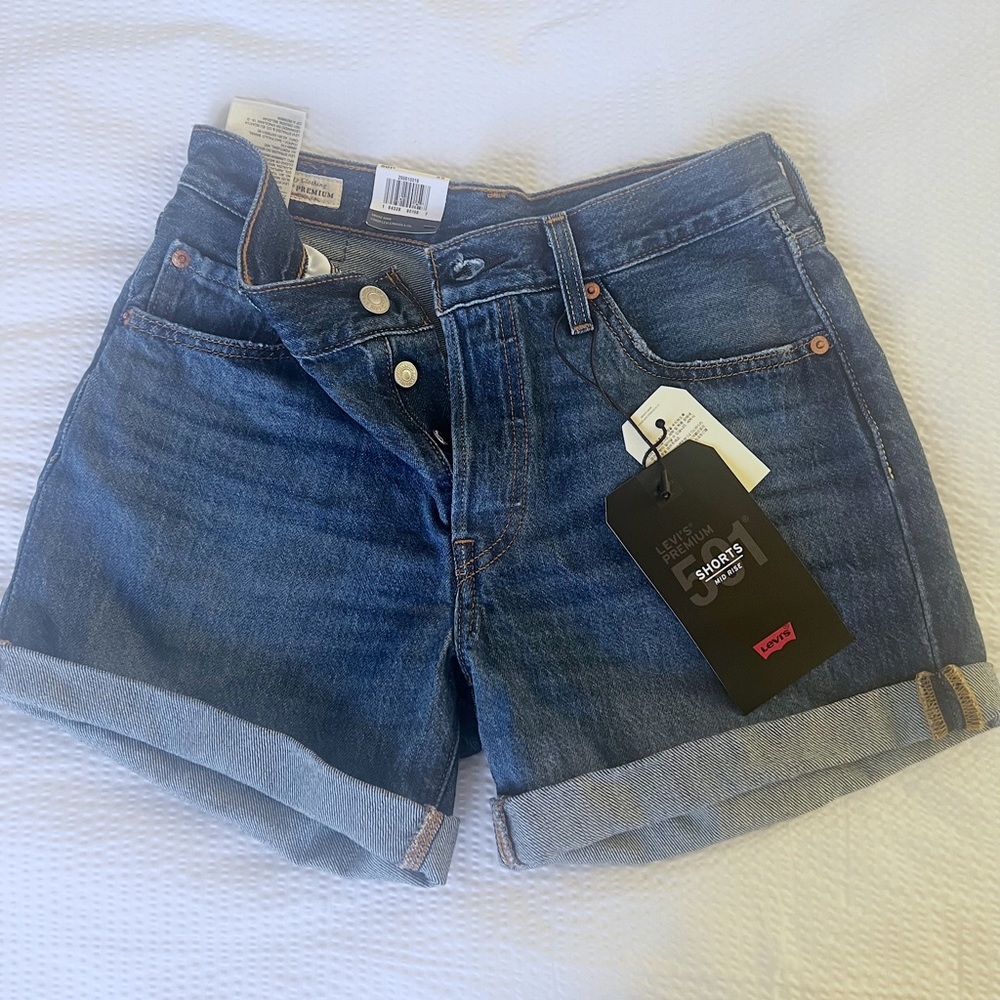 NWT Levi’s 501 denim shorts size 25